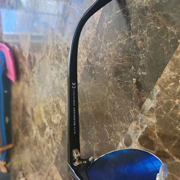 BALENCIAGA vintage sunglasses, used, good condition. - Picture 5 of 5